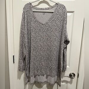 American Eagle Gray Leopard Long Sleeve Top
